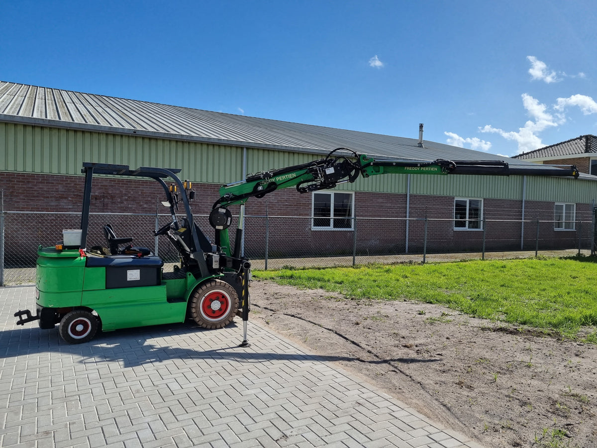 Freddy Pertien - Custom heftruck met kraan