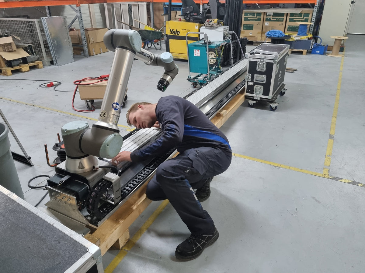 Breman Machinery: flexibel bereik met een cobot op een 5-meter track
